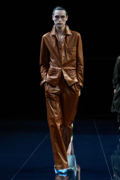 Look 24